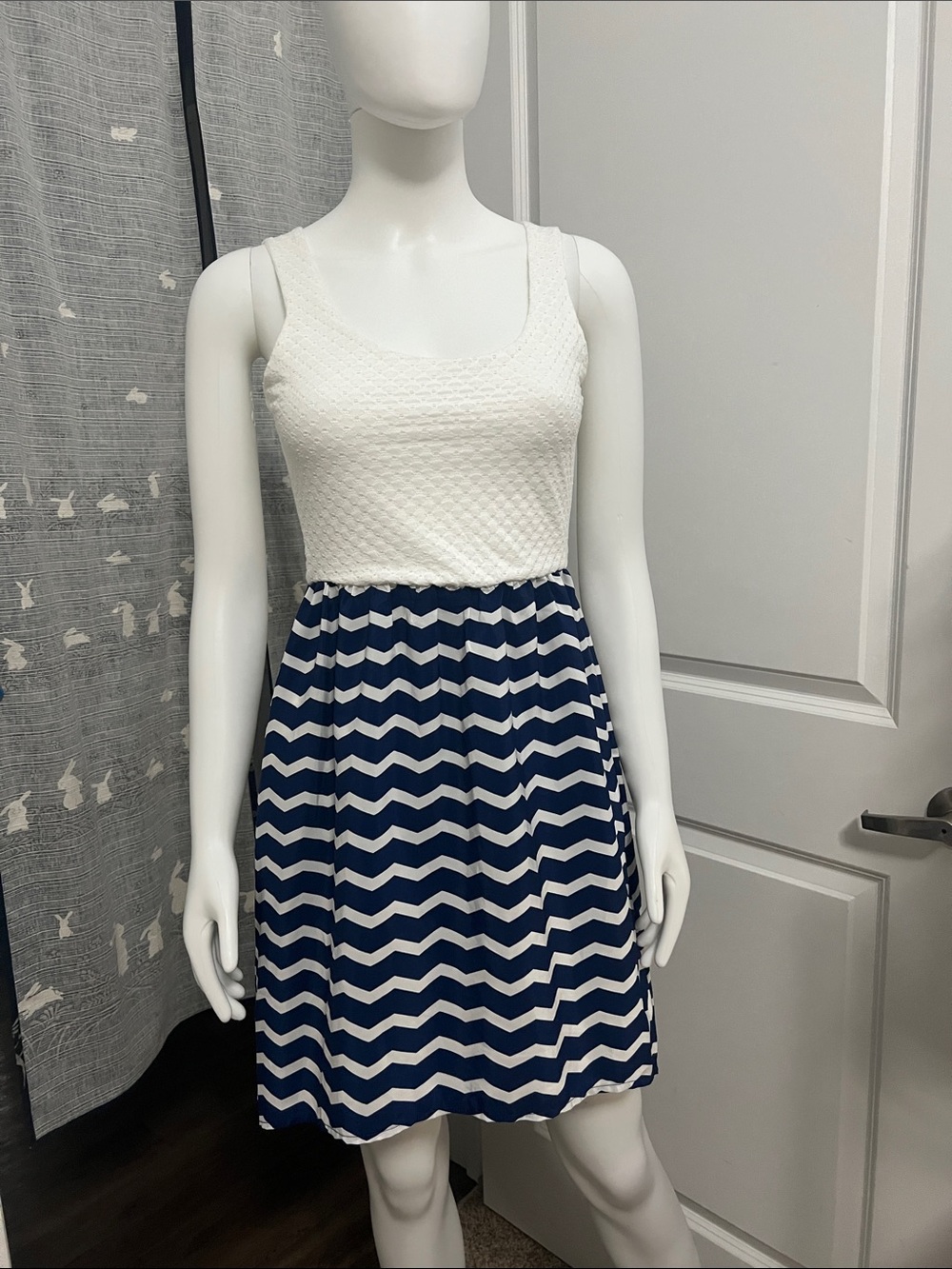 Charlotte Russe White & Navy Chevron Sleeveless Mini Dress Size Small